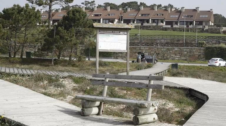 Do turismo extractivista e esquilmador e das plusvalías