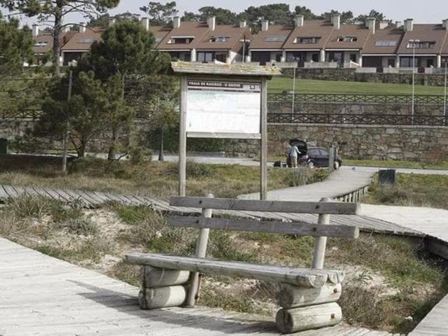 Do turismo extractivista e esquilmador e das plusvalías