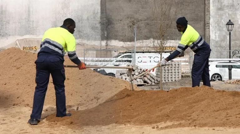 Dos negros polas corredoiras